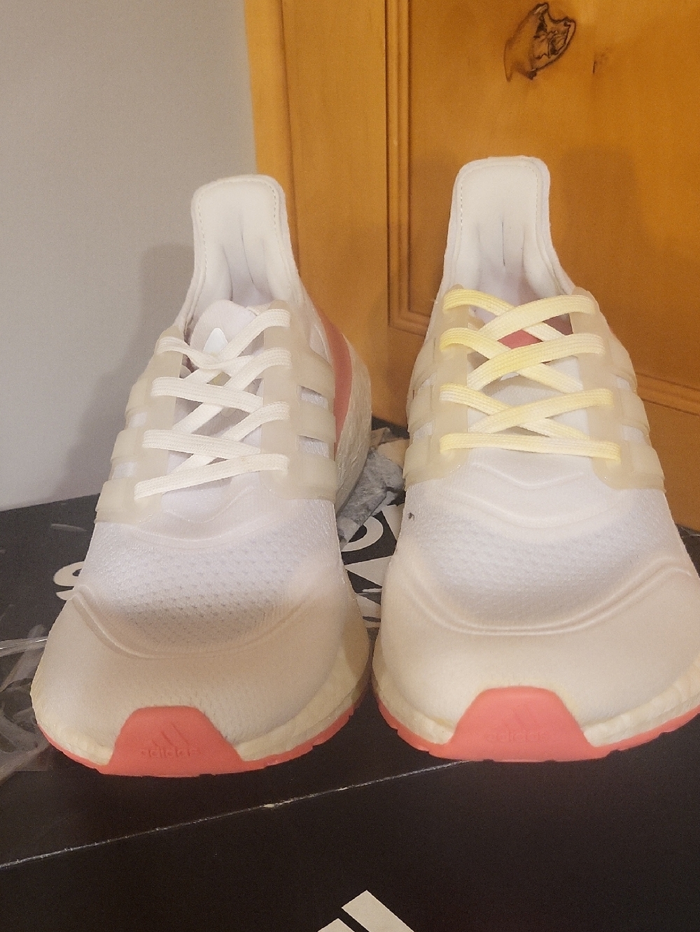 Adidas Ultraboost 21 W White Pink. Women's 9 Medium. Discolor Lace. Like New.